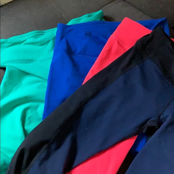 Bundle of fabletics leggings - Picture 2 of 3